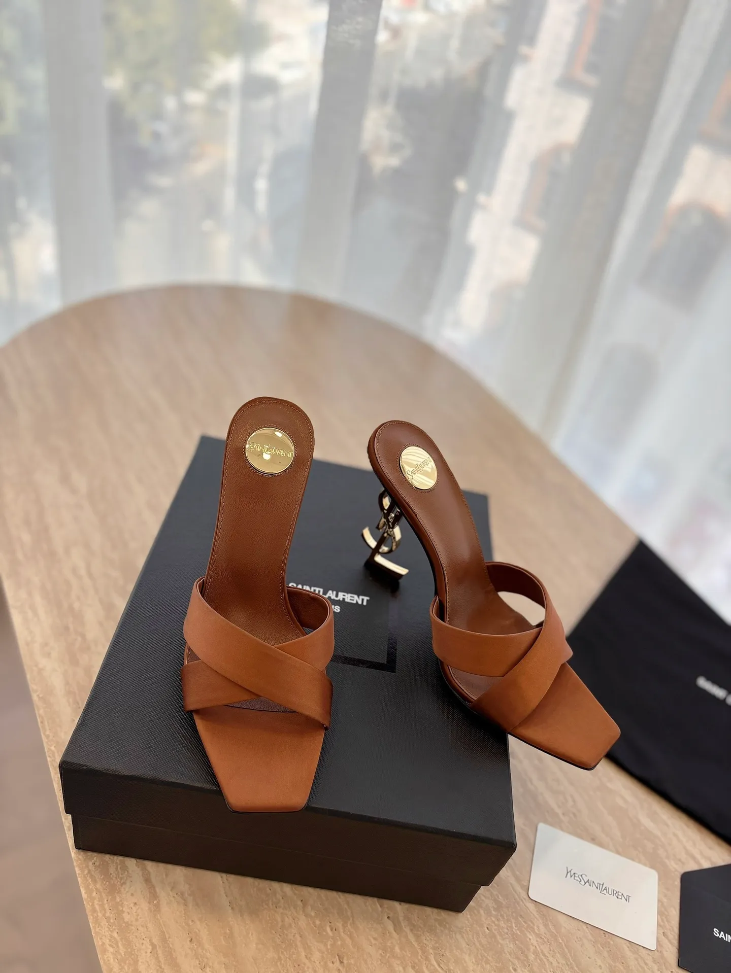 👟👟Ex-factory price 560👟👟 "SAINT LAURENT*" Yves Saint Laurent 25ss/hot YSL high heels and slippers in summer New shoe type·Only YSL understands women's hearts best and does not accept refutation Super invincible feminine artifact, a must-have for women (✅Z products are customized from the whole body, perfect consistency) New last type. Compare the differences between pictures and goods on the market ✔Upper: Customized imported silk ✔Inner lining: imported sheepskin ✔Sole: imported genuine leather outsole ✔Heel height: 10.5cm ✔Number of yards: 35-39 (No refund for 40 pieces of custom-made stock) (Full package)